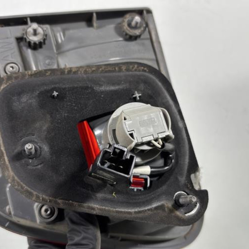 Feu arriere secondaire gauche (feux) TOYOTA AVENSIS 3 Photo n°3