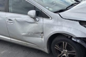 Feu arriere secondaire gauche (feux) TOYOTA AVENSIS 3