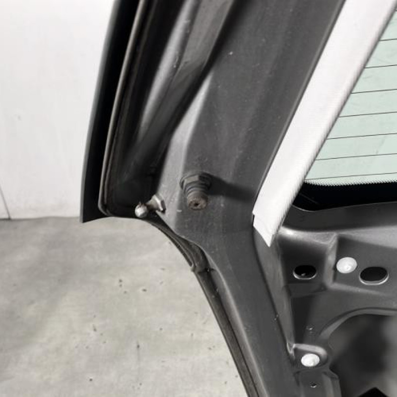 Malle/Hayon arriere MERCEDES CLASSE A 169 Photo n°11