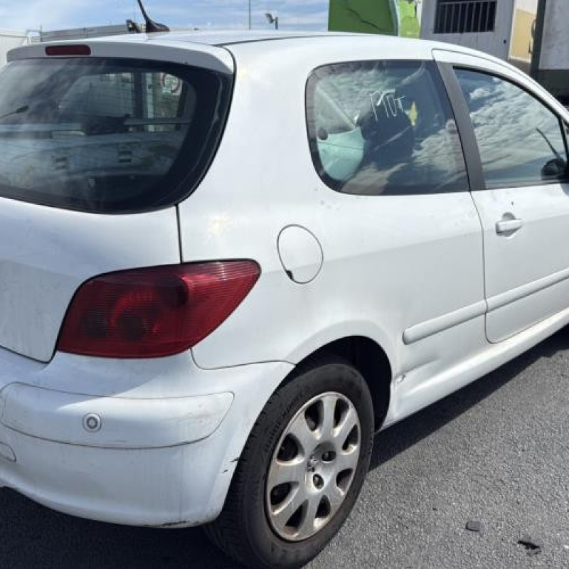 Feu arriere stop central PEUGEOT 307 Photo n°6