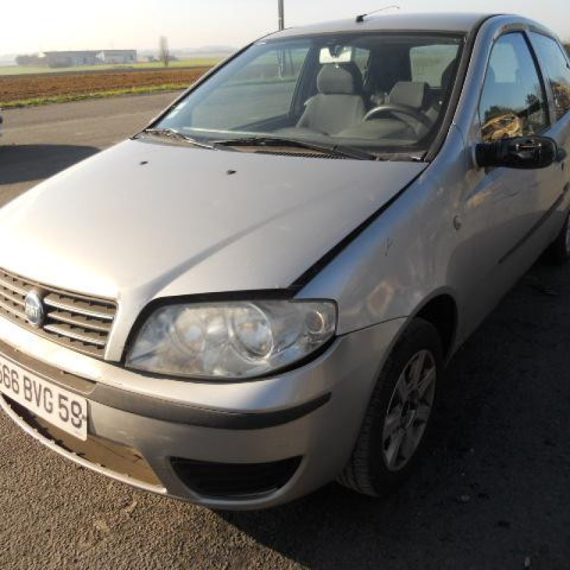 Pare choc arriere FIAT PUNTO 2 Photo n°7