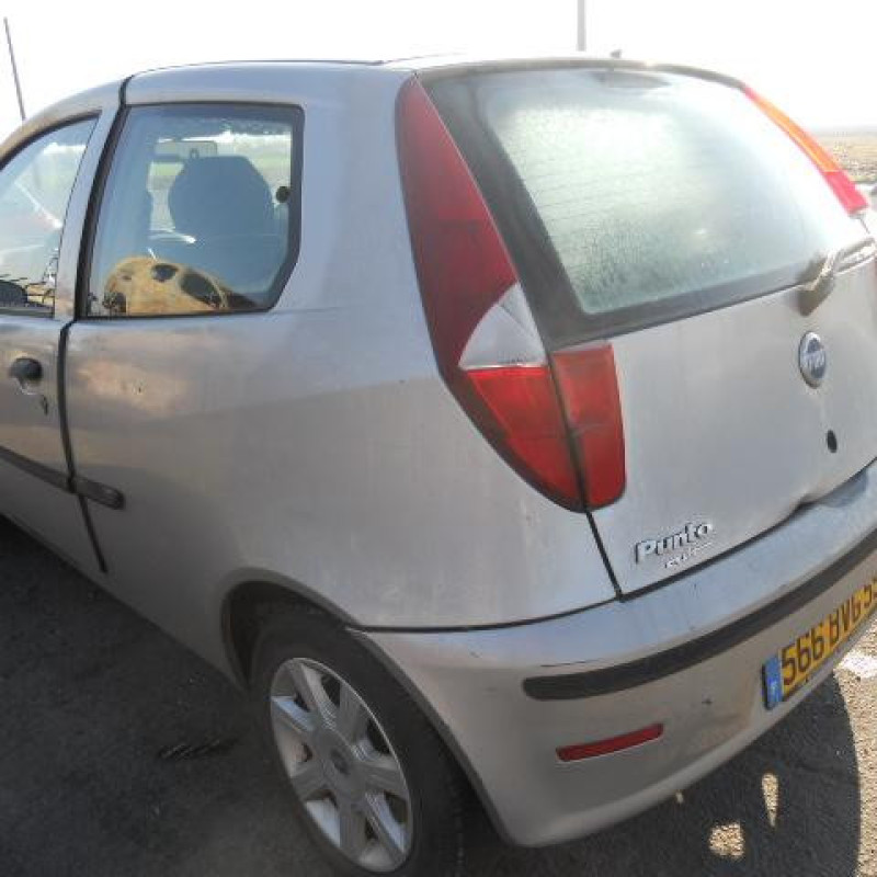 Pare choc arriere FIAT PUNTO 2 Photo n°10