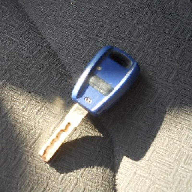 Pare choc arriere FIAT PUNTO 2 Photo n°13