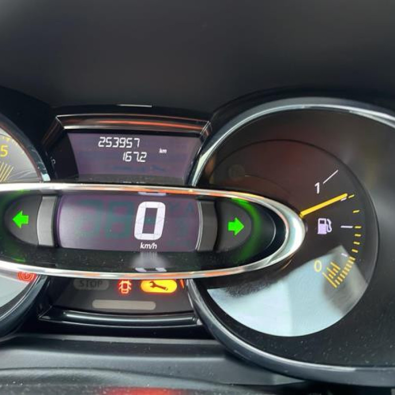 Pare choc arriere RENAULT CLIO 4 Photo n°8