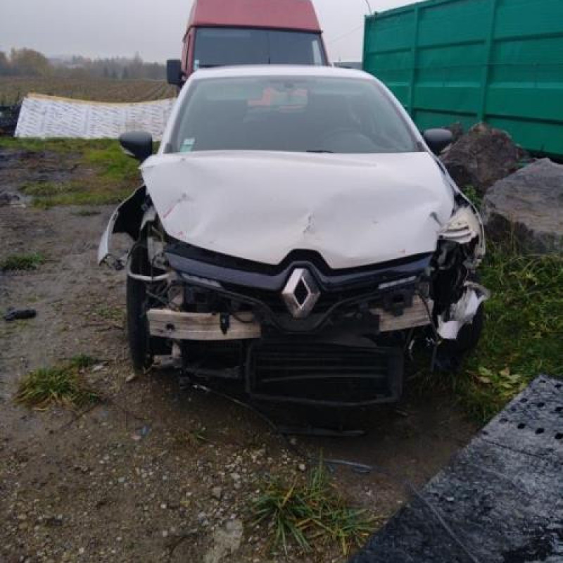 Pare choc arriere RENAULT CLIO 4 Photo n°9
