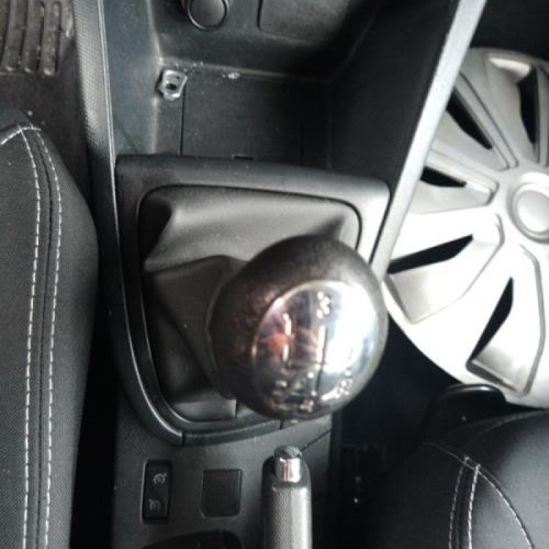 Pare choc arriere RENAULT CLIO 4 Photo n°11