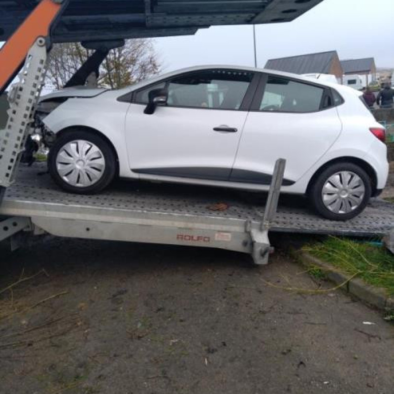 Pare choc arriere RENAULT CLIO 4 Photo n°12