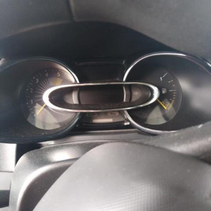 Pare choc arriere RENAULT CLIO 4 Photo n°13