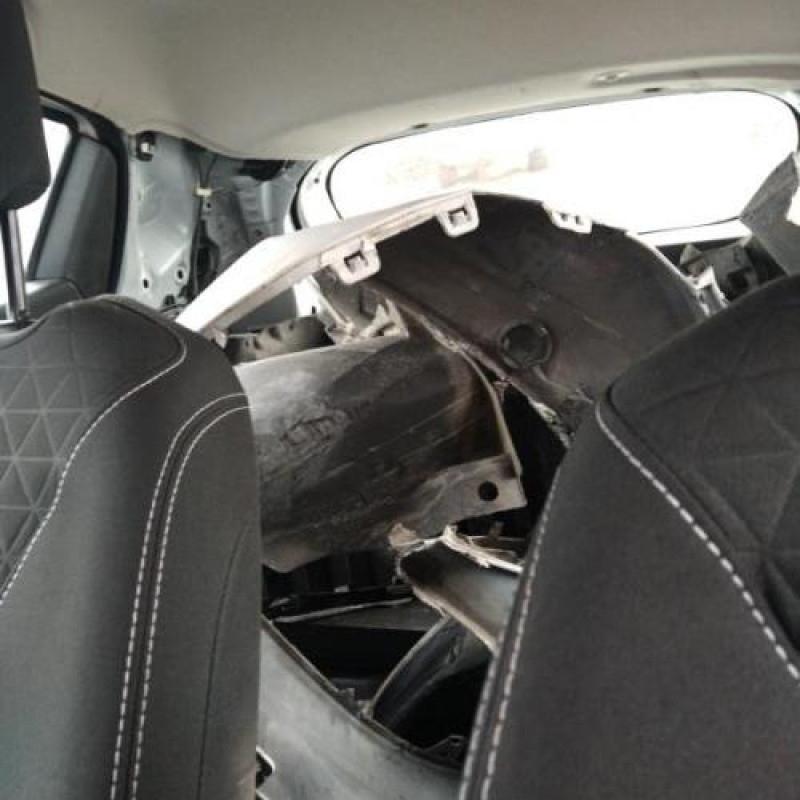 Pare choc arriere RENAULT CLIO 4 Photo n°14