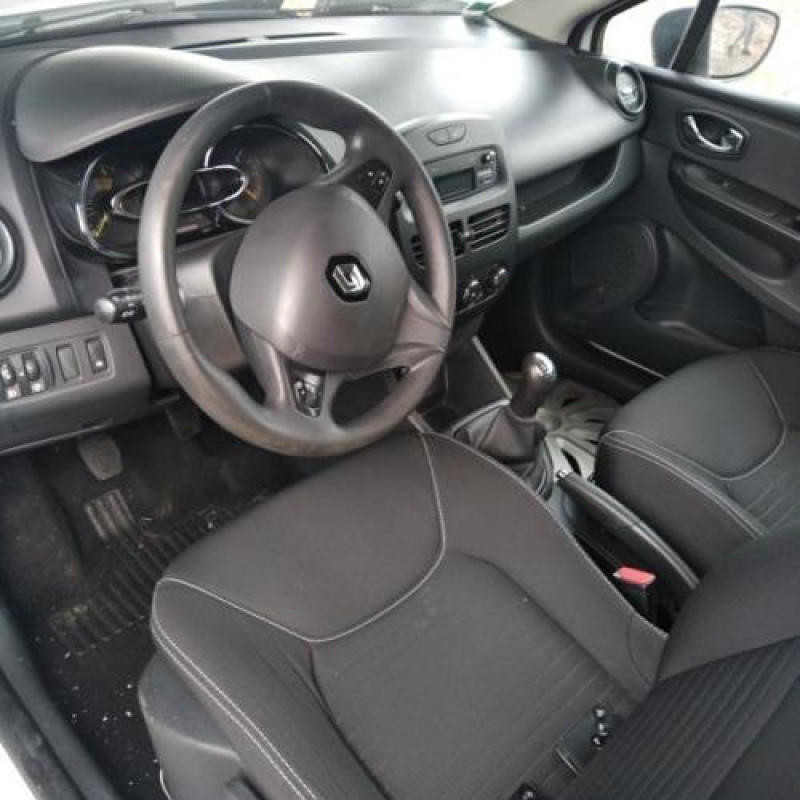 Pare choc arriere RENAULT CLIO 4 Photo n°16