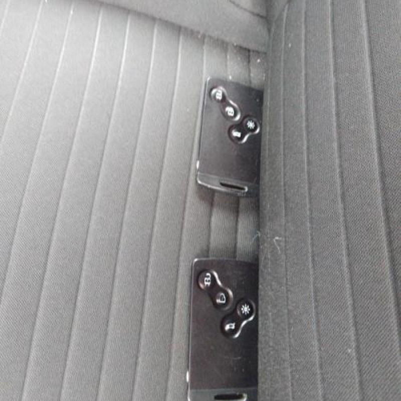 Pare choc arriere RENAULT CLIO 4 Photo n°19