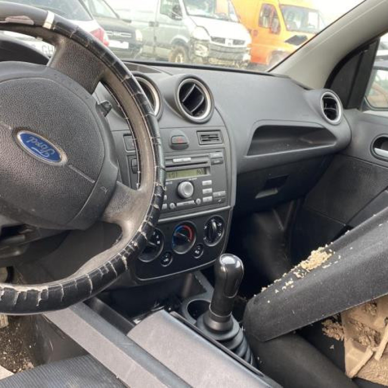 Pare choc avant FORD FIESTA 5 Photo n°8