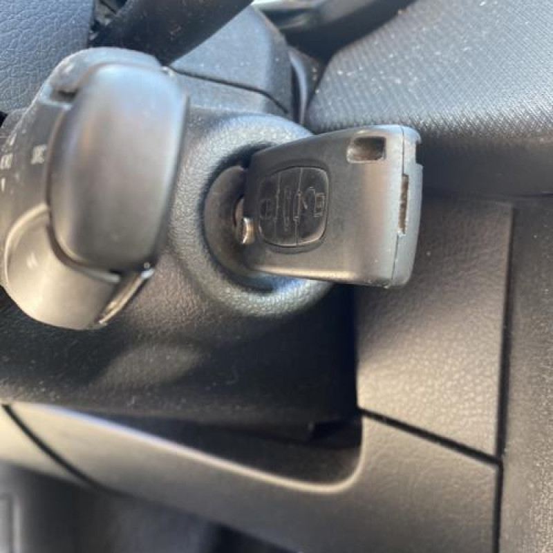 Pare choc arriere PEUGEOT 207 Photo n°16