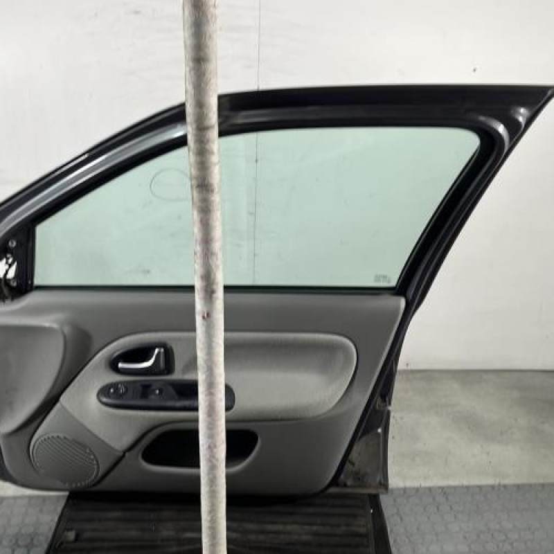 Porte avant droit RENAULT CLIO 2 Photo n°6