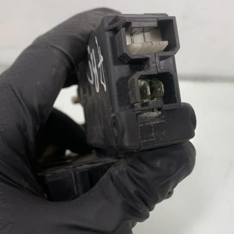 Serrure arriere droit PEUGEOT 205 Photo n°4