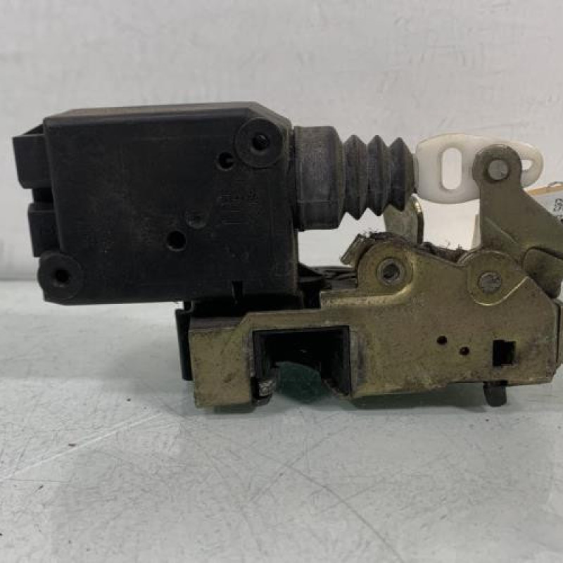 Serrure arriere droit PEUGEOT 205 Photo n°5