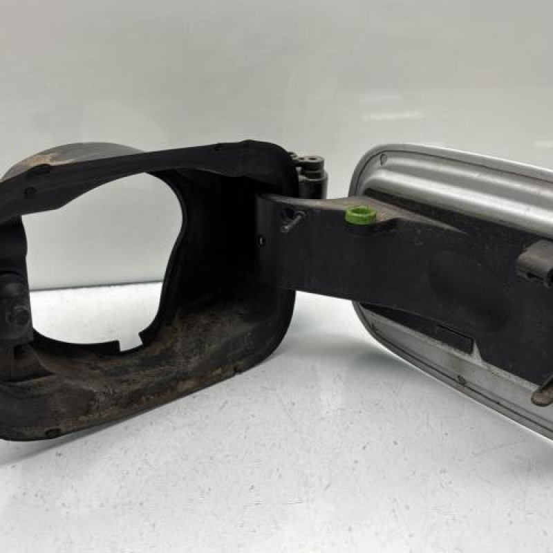 Trappe d'essence BMW SERIE 1 E88 Photo n°2