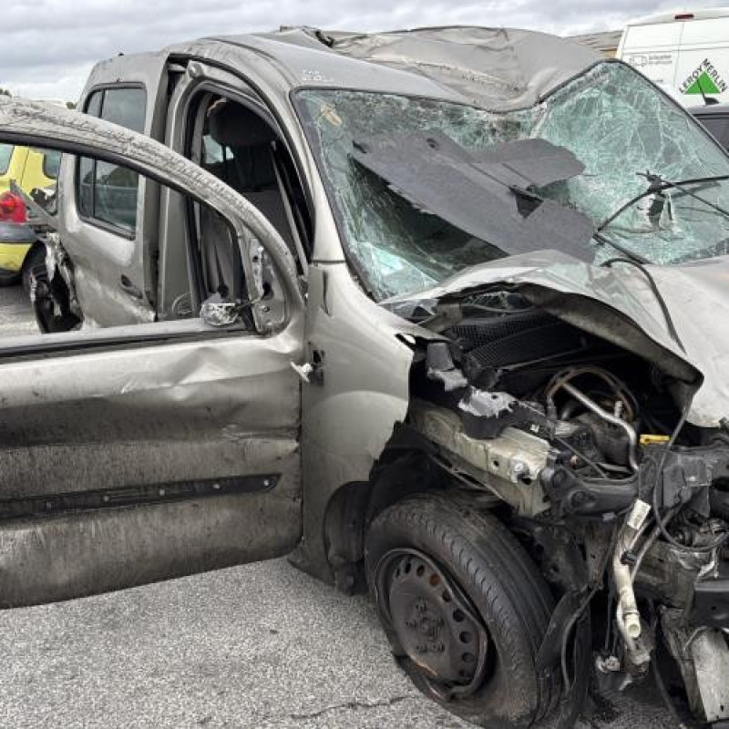 Vitre arriere gauche RENAULT KANGOO 2 Photo n°18