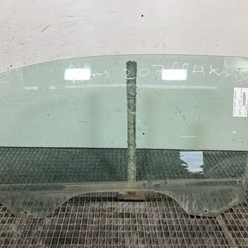Vitre avant gauche PEUGEOT 1007 Photo n°1