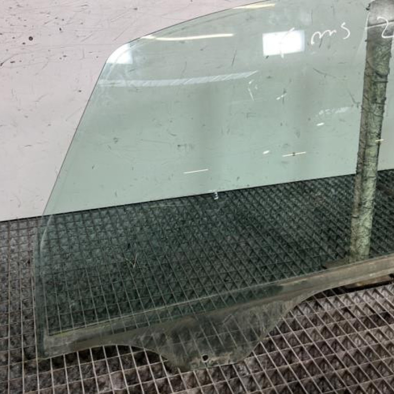 Vitre avant gauche PEUGEOT 1007 Photo n°2