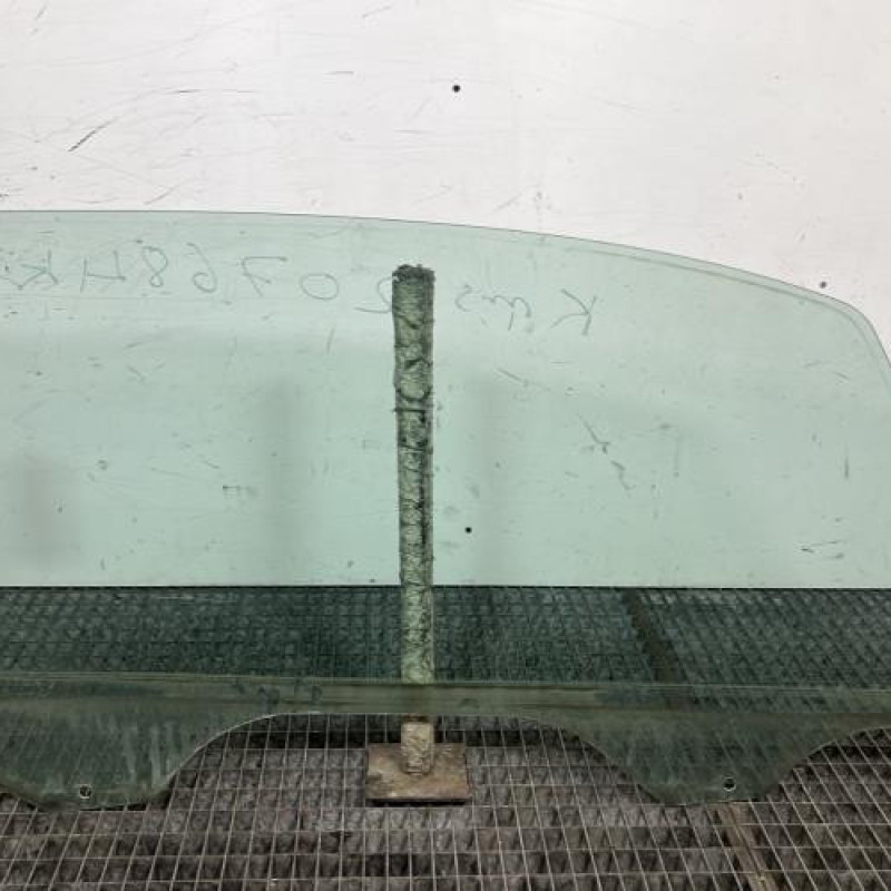 Vitre avant gauche PEUGEOT 1007 Photo n°4