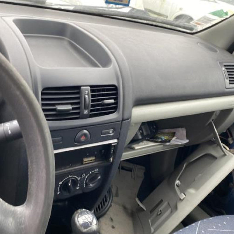 Pare choc avant RENAULT CLIO 2 Photo n°11