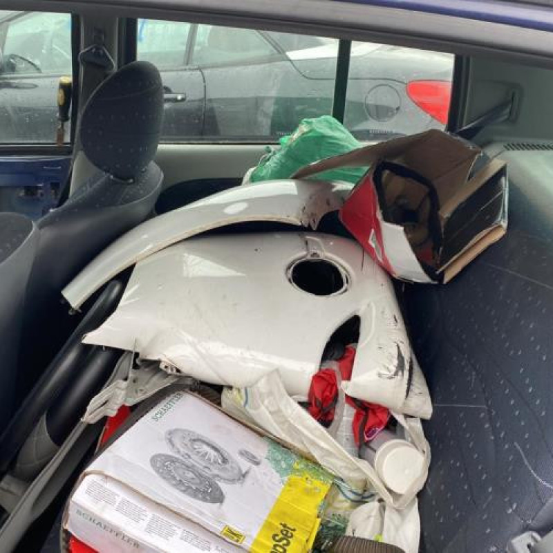 Pare choc avant RENAULT CLIO 2 Photo n°12