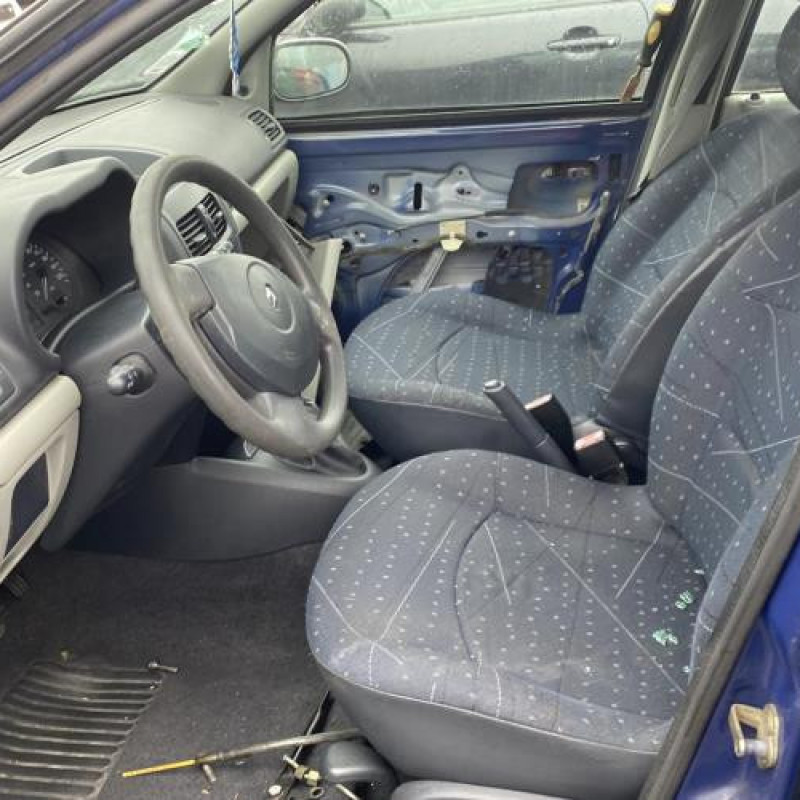 Pare choc avant RENAULT CLIO 2 Photo n°15