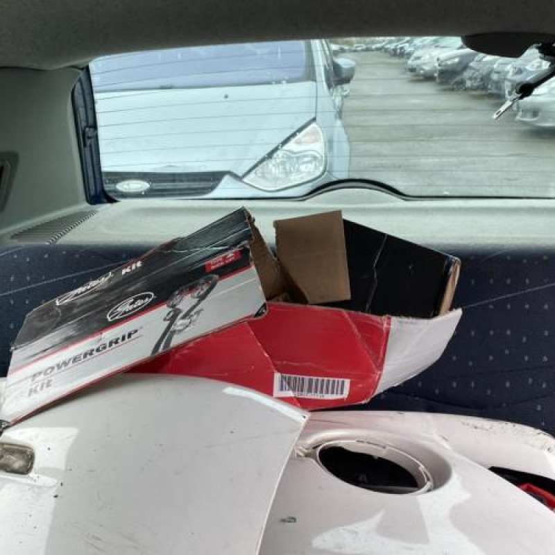 Pare choc avant RENAULT CLIO 2 Photo n°16