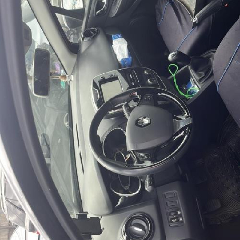 Becquet RENAULT CLIO 4 Photo n°17