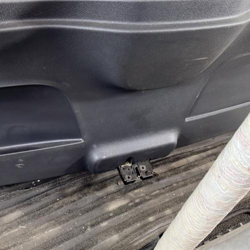 Malle/Hayon arriere RENAULT CLIO 3 Photo n°12