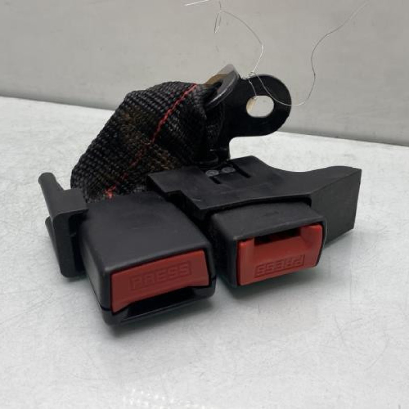 Attache ceinture arriere droit RENAULT CLIO 3 Photo n°1