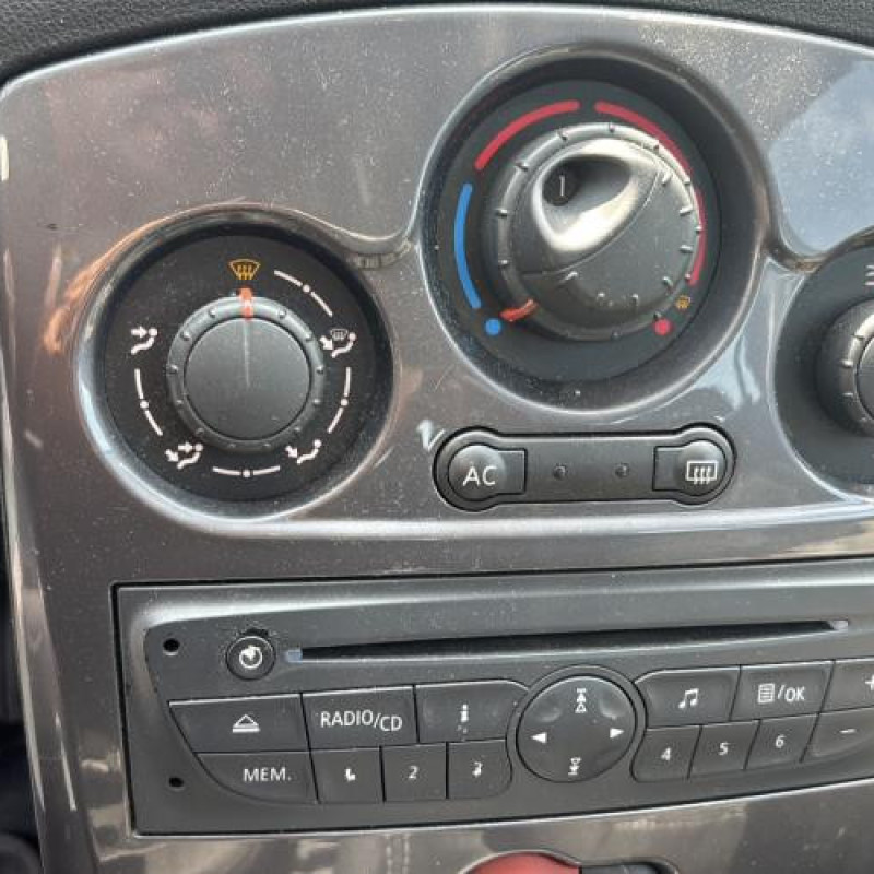 Attache ceinture avant droit RENAULT CLIO 3 Photo n°11