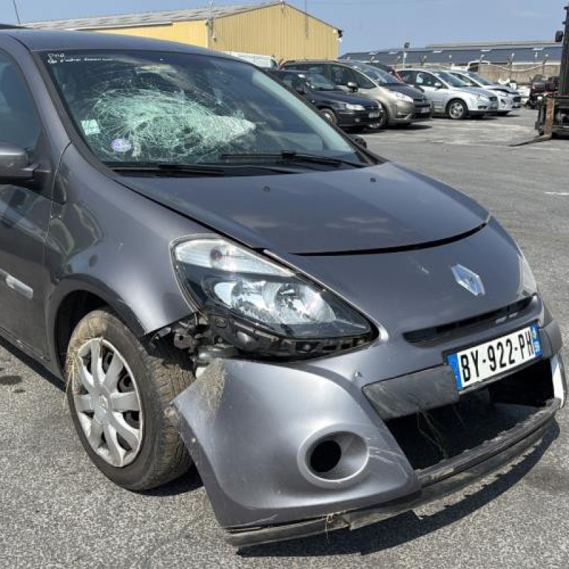 Attache ceinture avant droit RENAULT CLIO 3 Photo n°17