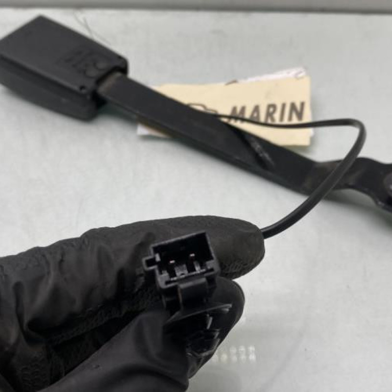 Attache ceinture avant gauche RENAULT CLIO 3 Photo n°3
