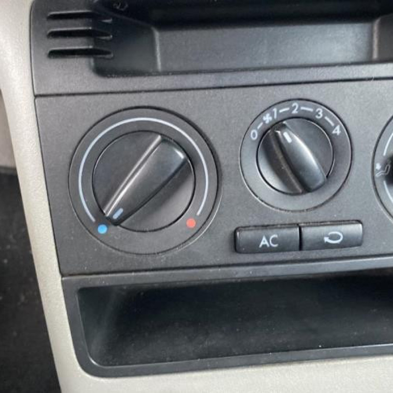 Attache ceinture avant gauche VOLKSWAGEN LUPO Photo n°7