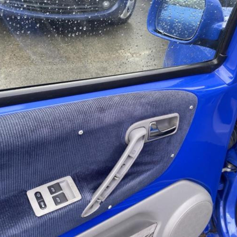Attache ceinture avant gauche VOLKSWAGEN LUPO Photo n°8