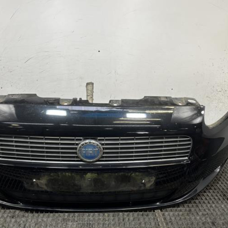 Pare choc avant FIAT GRANDE PUNTO Photo n°1