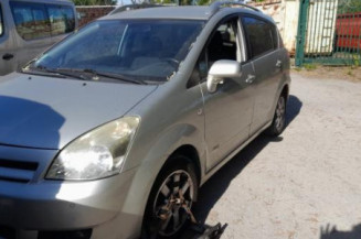 Pare choc arriere TOYOTA COROLLA VERSO 2