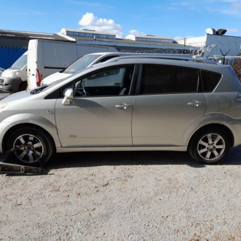 Pare choc arriere TOYOTA COROLLA VERSO 2 Photo n°15