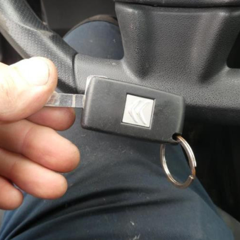 Pare choc arriere CITROEN C3 2 Photo n°10