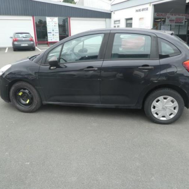 Pare choc arriere CITROEN C3 2 Photo n°12