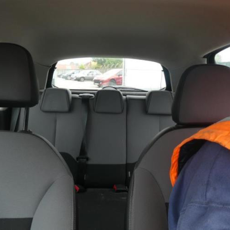 Pare choc arriere CITROEN C3 2 Photo n°18