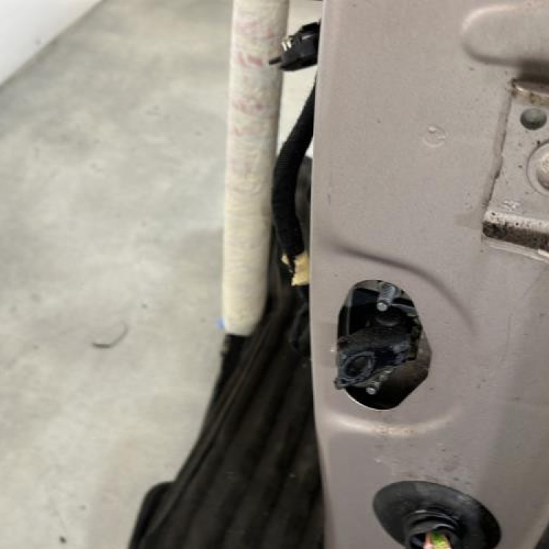 Porte avant gauche PEUGEOT 208 1 Photo n°2