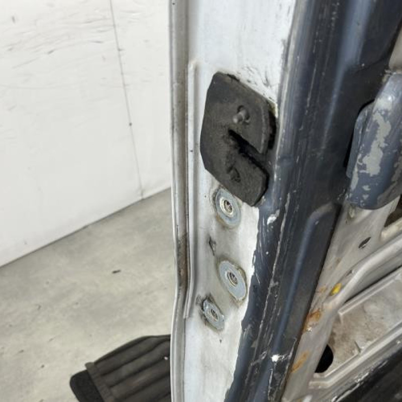 Porte de coffre droit RENAULT TRAFIC 2 Photo n°7