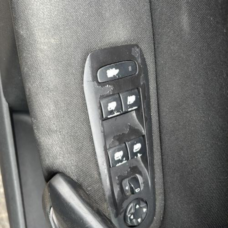 Porte avant droit PEUGEOT 308 2 Photo n°17