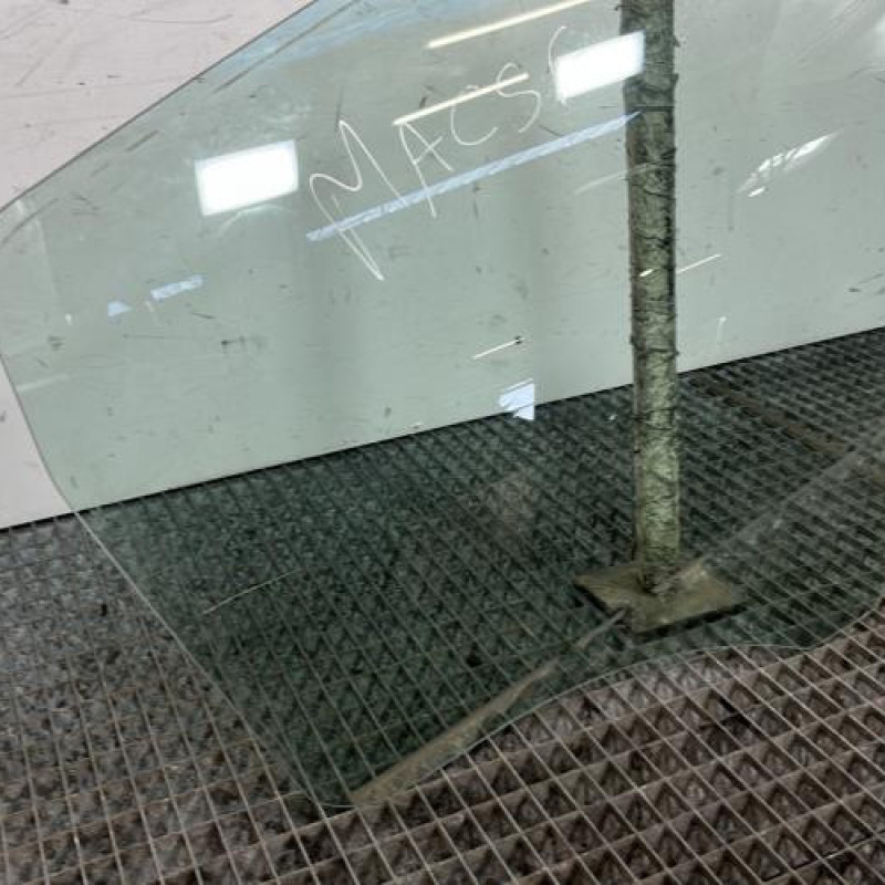 Vitre arriere droit MERCEDES CLASSE A 169 Photo n°2