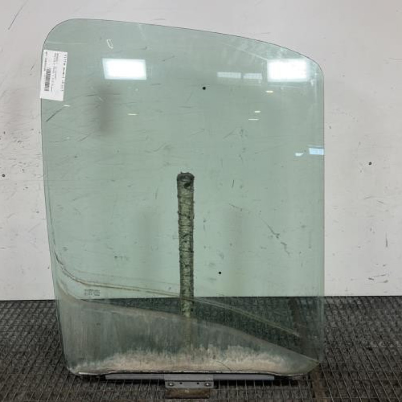 Vitre avant droit RENAULT MASTER 2 Photo n°1