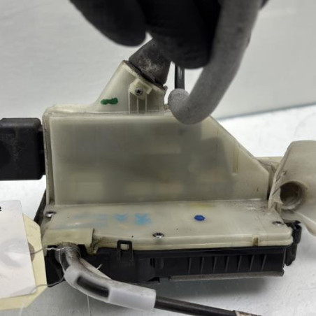 Serrure avant gauche PEUGEOT 208 1