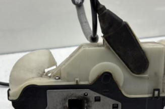 Serrure avant gauche PEUGEOT 208 1